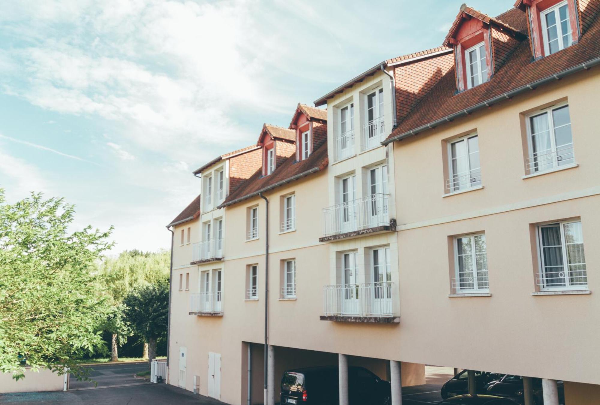 Terres De France - Appart'Hotel La Roche-Posay Exterior photo