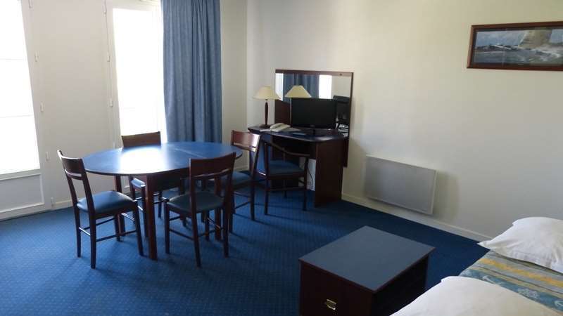 Terres De France - Appart'Hotel La Roche-Posay Room photo